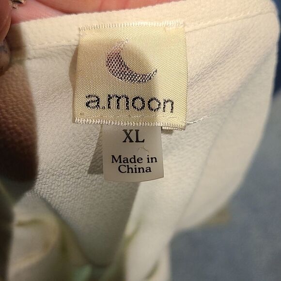 A. MOON cream hi-lo lace blouse - Picture 2 of 10